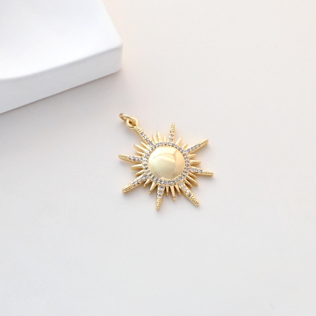Sun Charm, Sunny Face Round Pendant, 18K Gold Plated, Necklace Making Charm, Jewelry Findings S1338