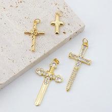 Cargar imagen en el visor de la galería, Dijes de cruz con pavé de circonita cúbica, colgante de espada, dije de cruz rosa, chapado en oro de 18 quilates, dijes para hacer collares, accesorios de joyería S890