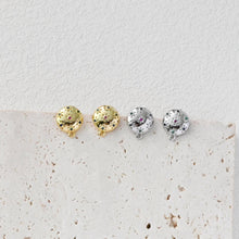 Cargar imagen en el visor de la galería, Pendientes de poste redondos, 10,8 x 9 mm, chapados en oro de 18 quilates, con aro, pavé de circonitas arcoíris, hipoalergénicos, accesorios para pendientes D0401