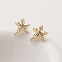 Load image into Gallery viewer, Starfish Charm, Starfish Post, Gold Marine Life, 14k Gold Plated Brass, Necklace Making, Jewelry Findings GZ756
