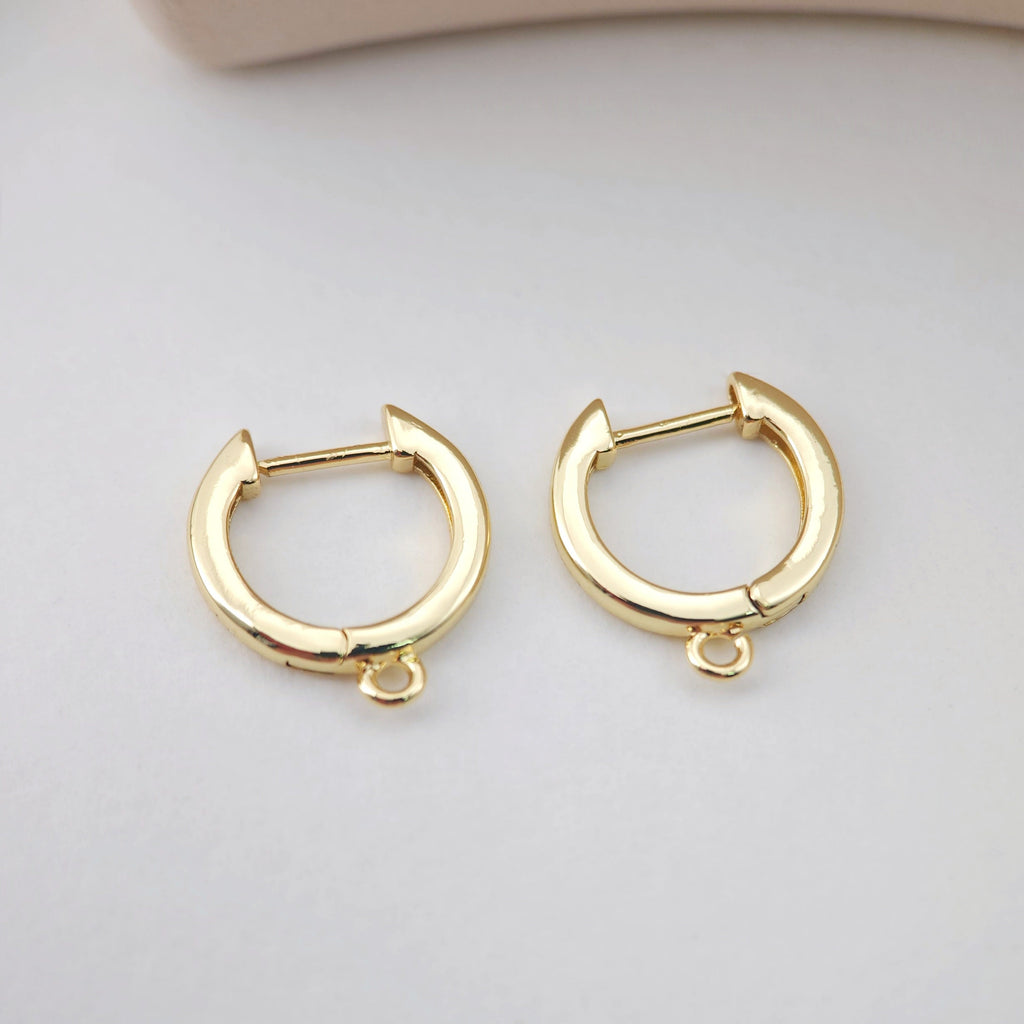 4 قطع من حلقات الأذن Huggie Hoops، حلقات أذن رافعة مطلية بالذهب عيار 18 قيراطًا، نتائج صنع الأقراط الذهبية لصنع المجوهرات D0107
