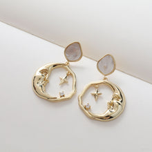 تحميل الصورة إلى عارض المعرض، قرط صدفي غير منتظم، مطلي بالذهب عيار 14 قيراطًا، دبوس فضة S925 خالٍ من النيكل، نتائج قرط مضادة للحساسية JJ022