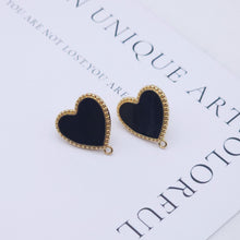 تحميل الصورة إلى عارض المعرض، قرط على شكل قلب مطلي بالمينا، دبوس من الفضة الاسترلينية عيار 925، أقراط من الذهب عيار 14 قيراطًا خالية من النيكل، 17.5 × 16 مم، قرط على شكل قلب مع حلقة S20594