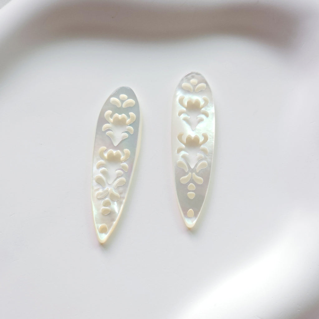 Elongated Oval White Mother-of-Pearl, MOP Shell Pendant, White Caved Nacre, Shell Charm, Mother of Pearl Jewelry Making Findings RY016