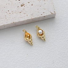 Load image into Gallery viewer, Gold Marine Life Pendant, 18k Gold Plated Brass Charm, Polish Gold Shell Pendant, Conch Pendant, Necklace Making, Jewelry Findings S1301