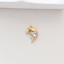 Cargar imagen en el visor de la galería, Dijes de delfín, dijes de vida marina bañados en oro de 18 quilates, pavé de circonitas, colgante de vida marina, dije para hacer collares, accesorios de joyería S1324