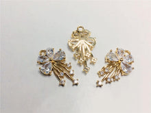 Cargar imagen en el visor de la galería, Dije de flor, colgante de flor de cristal de circonita cúbica, dijes para pendientes de circonita cúbica, dijes para pendientes de latón chapado en oro auténtico, accesorios de joyería STG019-F204