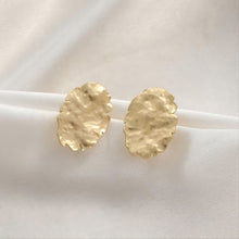 Load image into Gallery viewer, Hammered Ear Post With Loop, Oval Shape, S925 Silver Ear Pin Nickel Free, Gold Ear Stud, Hypoallergenic Earring Findings G009-ZX7002