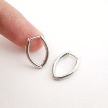 Load image into Gallery viewer, Gold Drop Shape Hoop Earring, 17*12mm, 18K Gold Plated Leverback Earrings, Huggie Hoops Earring D0127