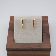 Load image into Gallery viewer, Hammered Ear Post With Loop, S925 Silver Ear Pin Nickel Free, Gold/Silver Ear Stud, Hypoallergenic Earring Findings ZX196