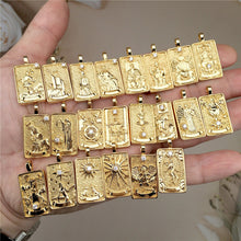 Cargar imagen en el visor de la galería, Dijes de cartas del Tarot, colgantes chapados en oro brillante de 18 quilates, para hacer collares, 30 x 15 mm, accesorios para bisutería - S390