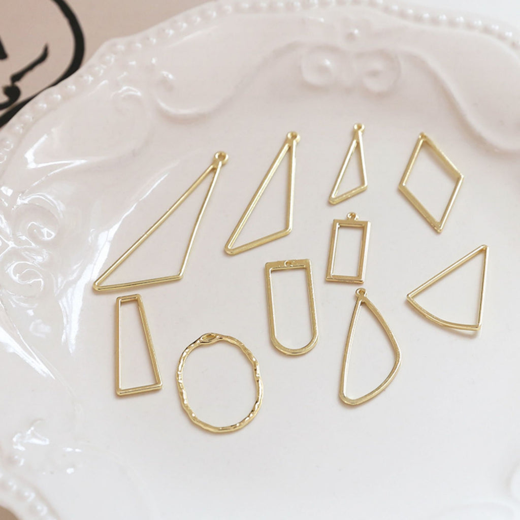 10 colgantes calados con aro, triángulo, diamante, rectangular, chapado en oro de 18 quilates, BY017