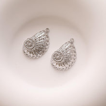 Cargar imagen en el visor de la galería, Pendientes de caracola con aro y colgante, chapados en oro de 18 quilates, sin níquel, hipoalergénicos, GZ781