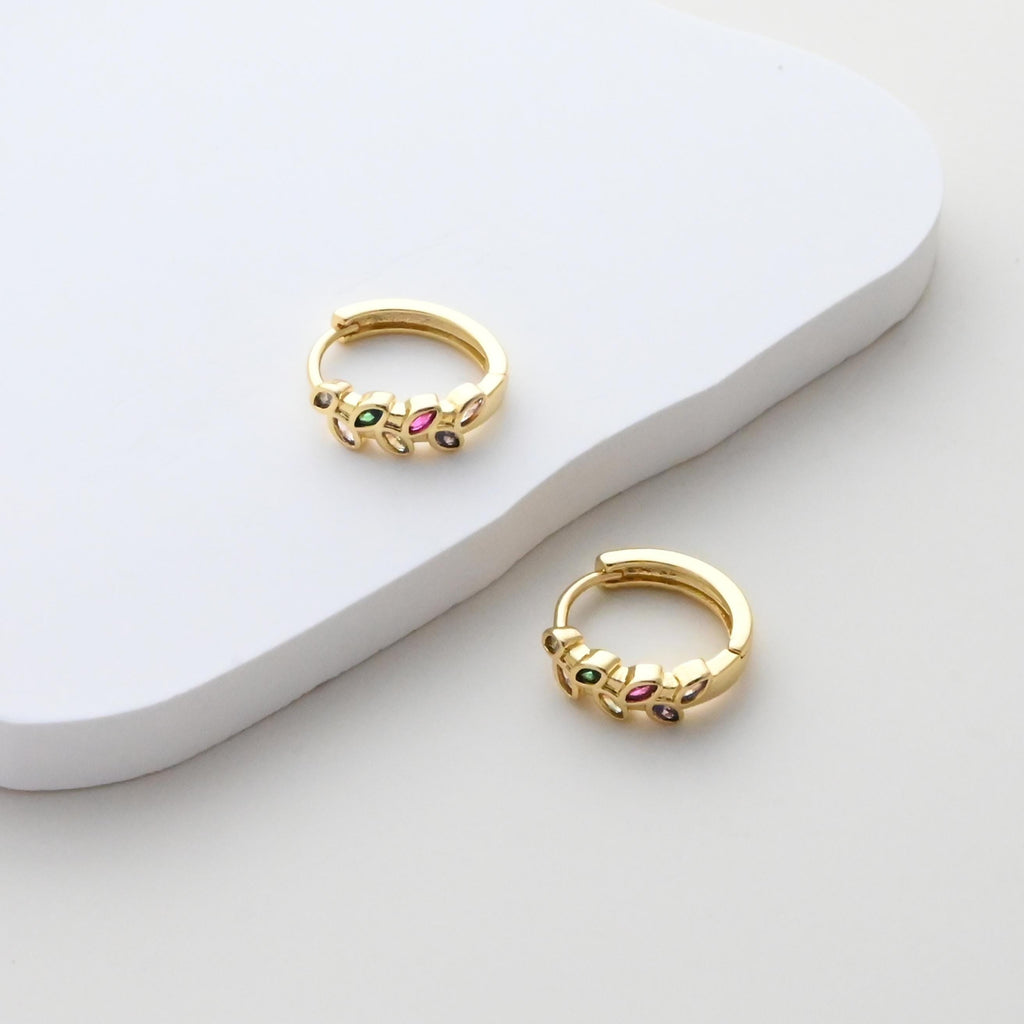 Aro de oreja con hoja arcoíris de circonita cúbica, aro huggie chapado en oro, cierre de palanca, accesorios para pendientes DIY, materiales para pendientes hechos a mano D0532-D0543