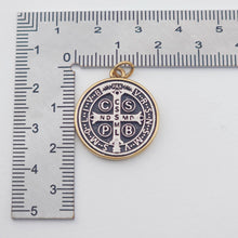 Load image into Gallery viewer, Antique Silver Portrait Pendant, Round Charm, Oval Charm, Necklace Making Charm, Jewelry Findings S1148