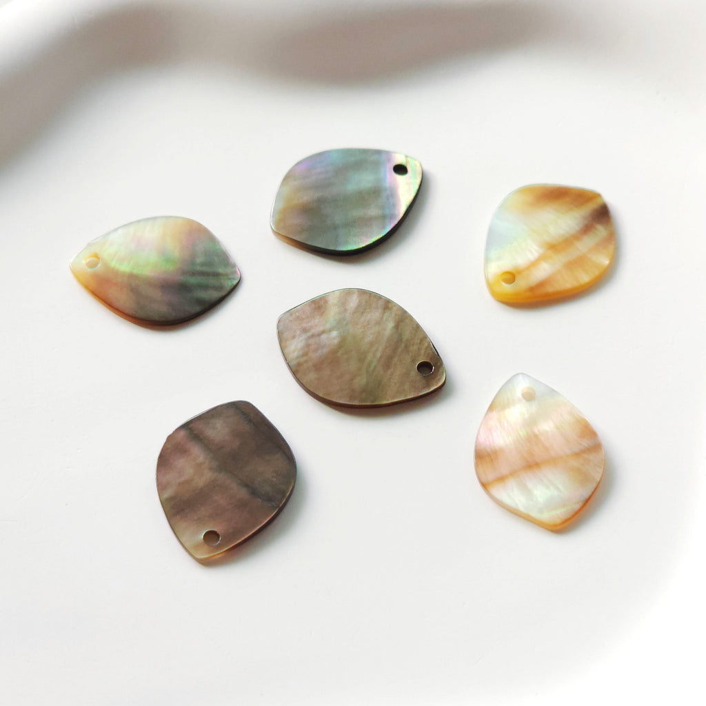 Leaf Shape Black Mother-of-Pearl, MOP Shell Pendant, Engraved Black Nacre, Shell Charm, Shell Jewelry Making Findings RY044