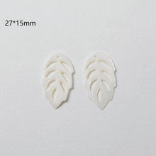 Cargar imagen en el visor de la galería, 10 colgantes de concha en forma de hoja, dijes de concha, accesorios para aretes y bisutería RY056