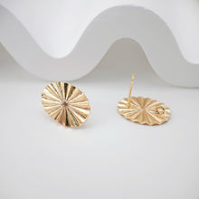 تحميل الصورة إلى عارض المعرض، أقراط أذن بيضاوية الشكل بتصميم مطوي مع حلقة، دبوس أذن من الفضة الاسترلينية 925 خالٍ من النيكل، أقراط أذن بيضاوية الشكل مقطوعة بالماس، نتائج أقراط مضادة للحساسية ZX101