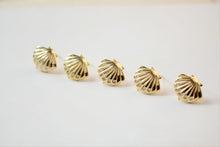 تحميل الصورة إلى عارض المعرض، أقراط أذن أنيقة على شكل صدفة/ذيل سمكة مع حلقة، من الذهب عيار 14 قيراطًا، وفضة S925، خالية من النيكل، أقراط أذن مرصعة بالصدف JJ018