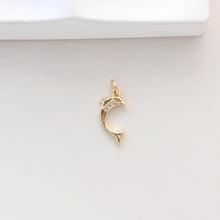Cargar imagen en el visor de la galería, Dijes de delfín, dijes de vida marina bañados en oro de 18 quilates, pavé de circonitas, colgante de vida marina, dije para hacer collares, accesorios de joyería S1324