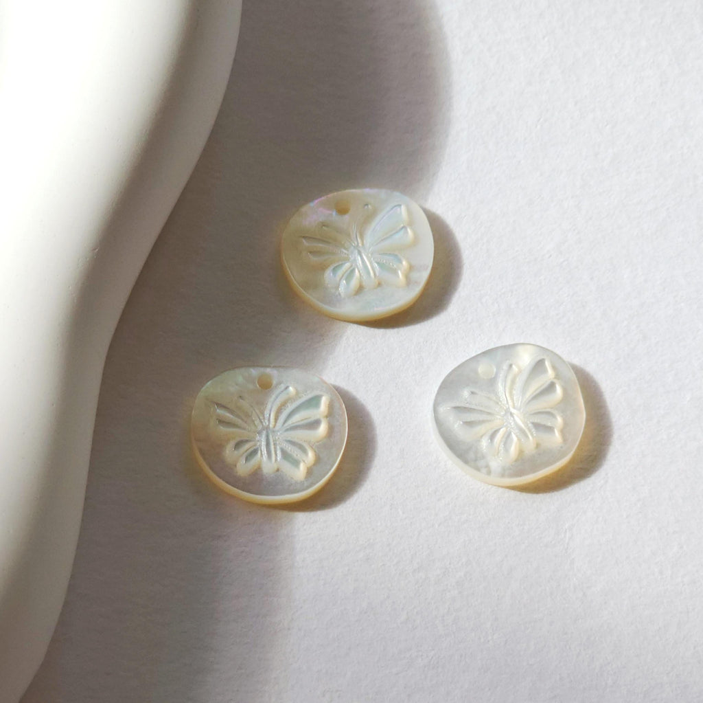 Butterfly White Mother-of-Pearl, MOP Shell Pendant, Engraved White Nacre, Shell Charm, Round Shell Jewelry Making Findings RY033