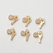 Cargar imagen en el visor de la galería, Dijes de medallón de corazón brillante, chapados en oro de 18 quilates, colgante de llave, colgante de amor, colgantes para hacer collares, accesorios de joyería JG011