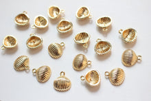 Load image into Gallery viewer, Gold Seashell Charm, Marine Life Pendant, Starfish, Seahorses, 18k Gold Plated Brass, Bracelet Making, Jewelry Findings GZ424