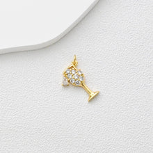 Cargar imagen en el visor de la galería, Dijes para copas de vino con pavé de circonitas, dijes para vasos de jugo, colgante chapado en oro de 18 quilates, fabricación de pulseras y collares, accesorios de joyería S1356