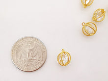 Cargar imagen en el visor de la galería, 2 dijes ovalados flotantes con interior cúbico transparente, colgante ovalado 3D chapado en oro de 18 quilates, accesorios de joyería S756