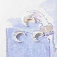 Load image into Gallery viewer, Moon Shape White Mother-of-Pearl, MOP Shell Pendant, 3D White Nacre, Ox Horn Shell Charm, Shell Jewelry Making Findings RY052