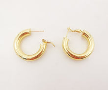 Load image into Gallery viewer, Gold Ear Hoops, 29x6mm, S925 Silver Pin, 18K Gold Plated Leverback Earrings, Huggie Hoops Earring S1066