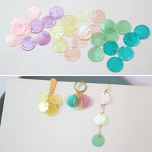 Cargar imagen en el visor de la galería, 10 colgantes de concha multicolor, redondos, para aretes y bisutería ZZ062
