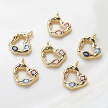 Cargar imagen en el visor de la galería, Colgante de circonitas cúbicas de colores, ovalado irregular, con forma de corazón, calado, chapado en oro de 18 quilates, GZ382