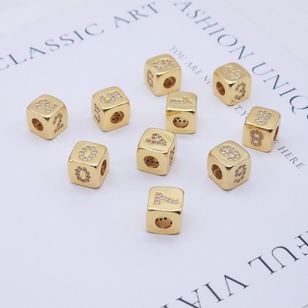 Cuentas cuadradas con números arábigos cúbicos de oro brillante de 18 quilates, micro pavé de circonitas cúbicas, 9 x 9 mm, con agujero grande para collares y pulseras S20593