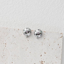 Cargar imagen en el visor de la galería, Pendientes de poste redondos, 10,8 x 9 mm, chapados en oro de 18 quilates, con aro, pavé de circonitas arcoíris, hipoalergénicos, accesorios para pendientes D0401