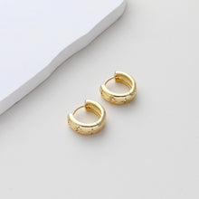 Cargar imagen en el visor de la galería, Aros de circonita cúbica con forma de estrella, aros redondos, pendientes de palanca chapados en oro de 18 quilates, aros tipo huggie, accesorios para pendientes DIY S1418