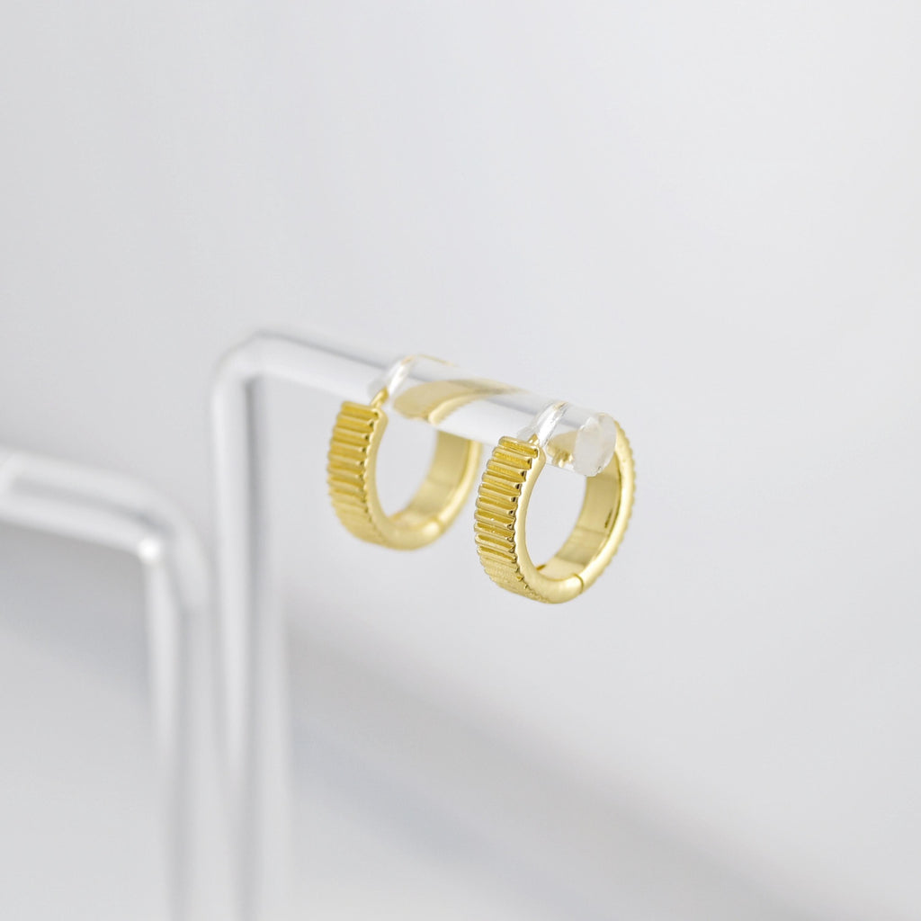 Pleated Ear Hoops, Round Hoops, 15mm, 18K Gold Plated Leverback Earrings, Huggie Hoops Earring D0544
