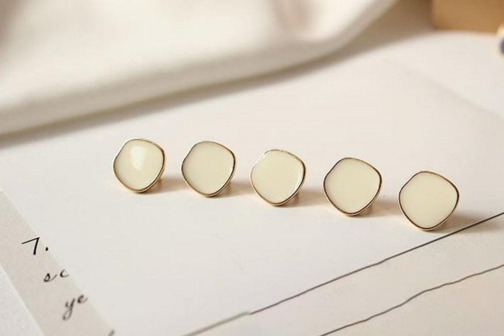 Poste cuadrado de esmalte, broche de plata S925, pendientes de oro de 14 quilates sin níquel, 15 mm, forma irregular con aro BB082