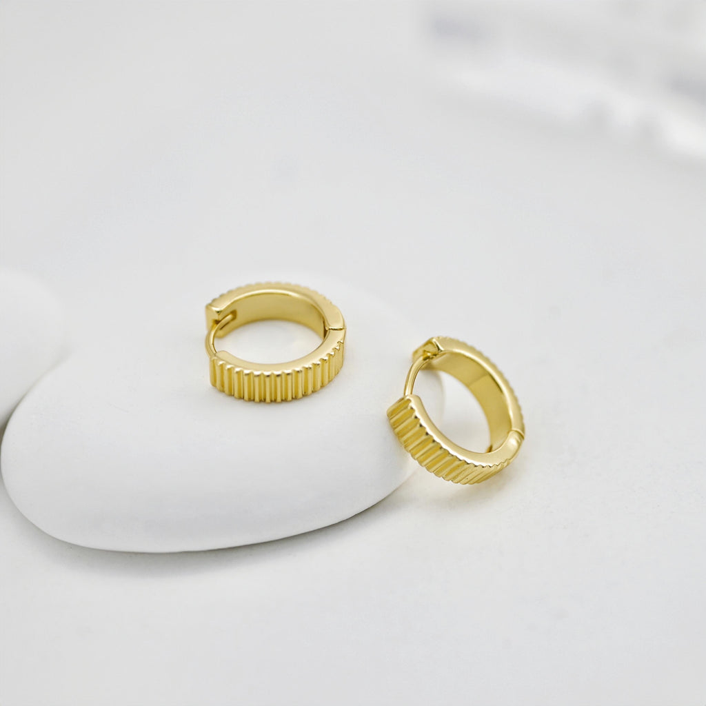 Pleated Ear Hoops, Round Hoops, 15mm, 18K Gold Plated Leverback Earrings, Huggie Hoops Earring D0544