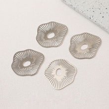 Cargar imagen en el visor de la galería, Colgante calado irregular, chapado en oro de 14 quilates, oro mate y plata, colgante para collar ZZ099