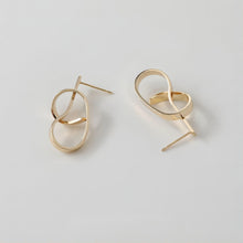 تحميل الصورة إلى عارض المعرض، قرط ذهبي بعقدة مع حلقة، دبوس أذن من الفضة الاسترلينية 925، أقراط خالية من النيكل، حلقة أذن من الفضة الاسترلينية عيار 18 قيراطًا، نتائج قرط ربط العقدة GE002