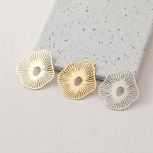 Cargar imagen en el visor de la galería, Colgante calado irregular, chapado en oro de 14 quilates, oro mate y plata, colgante para collar ZZ099