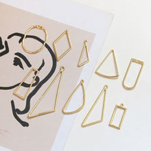 Cargar imagen en el visor de la galería, 10 colgantes calados con aro, triángulo, diamante, rectangular, chapado en oro de 18 quilates, BY017