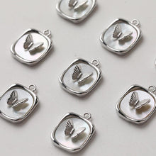 Load image into Gallery viewer, MOP Charm, Butterfly Pendant, Mother of Pearl Charm, Bracelet Necklace Making, 14K Gold Plated Jewelry Findings GZ661