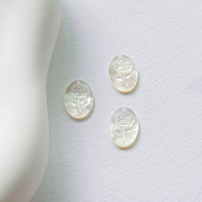 Oval-shaped Rose Mother-of-Pearl, MOP Shell Pendant, Engraved White Nacre, Shell Charm, Mother of Pearl Jewelry Making Findings RY031