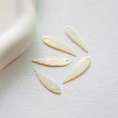 Leaf Shape White Mother-of-Pearl, MOP Shell Pendant, White Nacre, Shell Charm, Mother of Pearl Jewelry Making Findings RY003