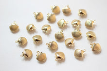 Load image into Gallery viewer, Gold Seashell Charm, Marine Life Pendant, Starfish, Seahorses, 18k Gold Plated Brass, Bracelet Making, Jewelry Findings GZ424