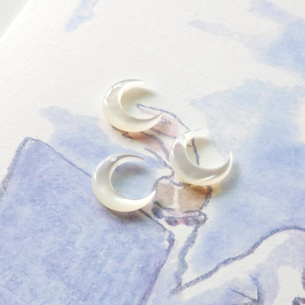 Moon Shape White Mother-of-Pearl, MOP Shell Pendant, 3D White Nacre, Ox Horn Shell Charm, Shell Jewelry Making Findings RY055