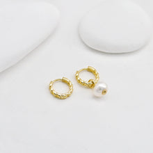 Load image into Gallery viewer, Twisted Ear Hoops, Round Hoops, 13.6mm, 18K Gold Plated Leverback Earrings, Huggie Hoops Earring D0522