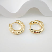 Load image into Gallery viewer, Gold Hammered Ear Hoops, 18mm, 18K Gold Plated Leverback Earrings, Huggie Hoops Earring S1106-D